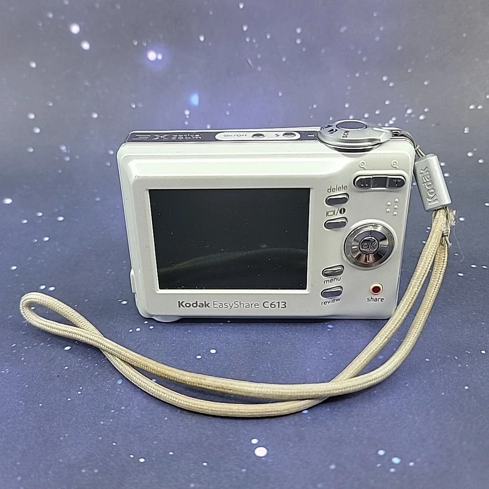Kodak EasyShare C613 White Silver Digital Camera 3X Zoom 6.2MP TESTED W/ ISSUES